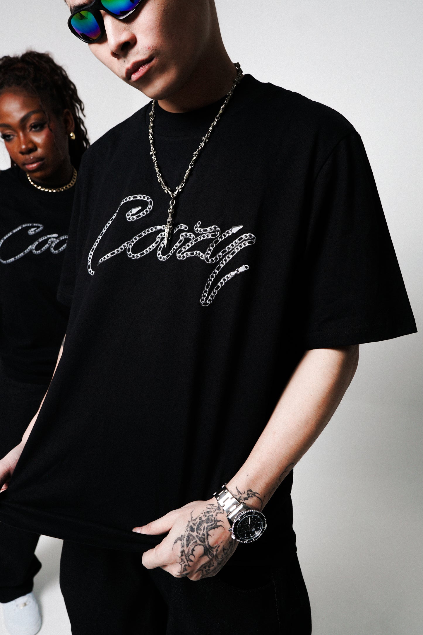 CHAIN SCRIPT TEE