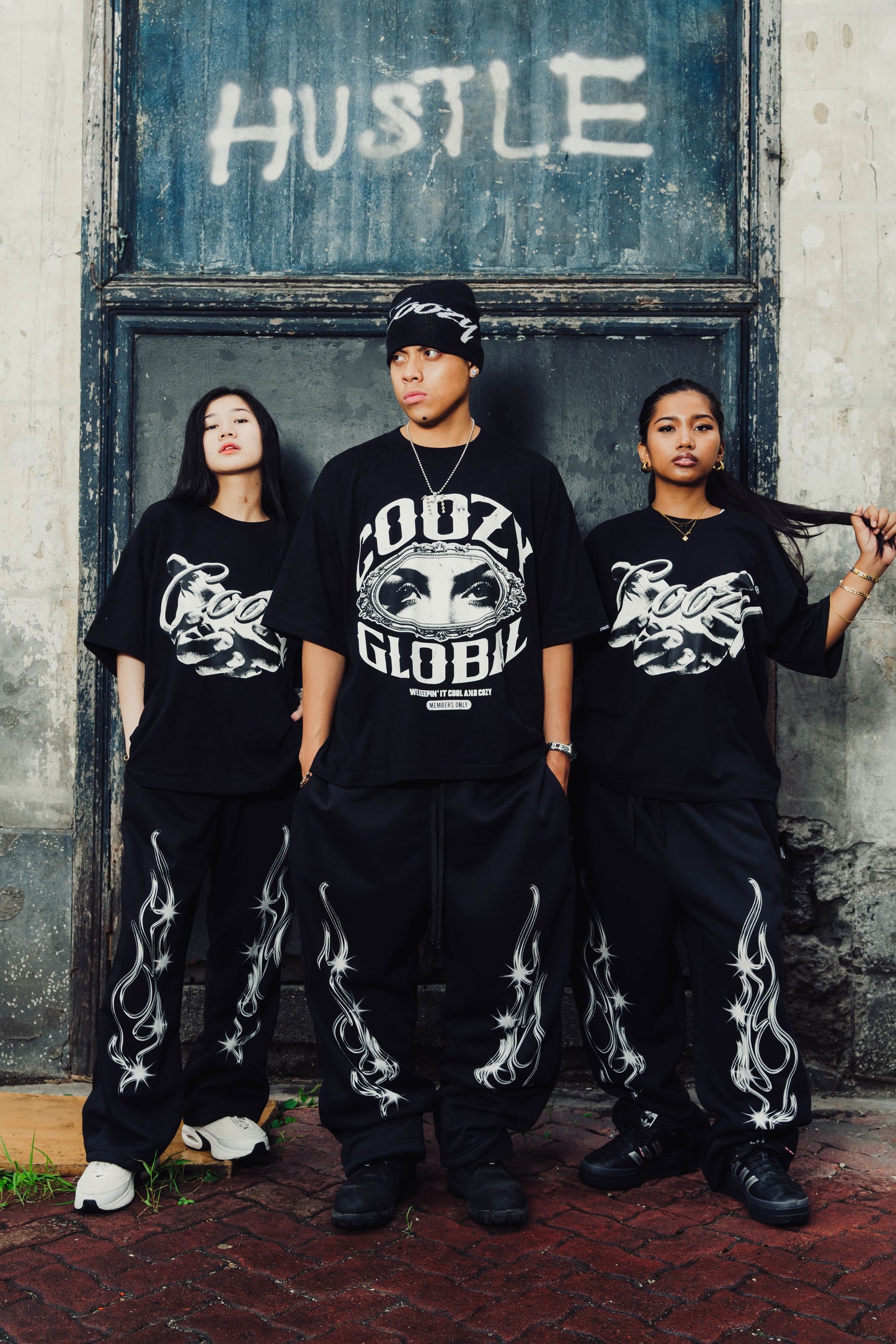 BLACK SIGNATURE HAND TEE