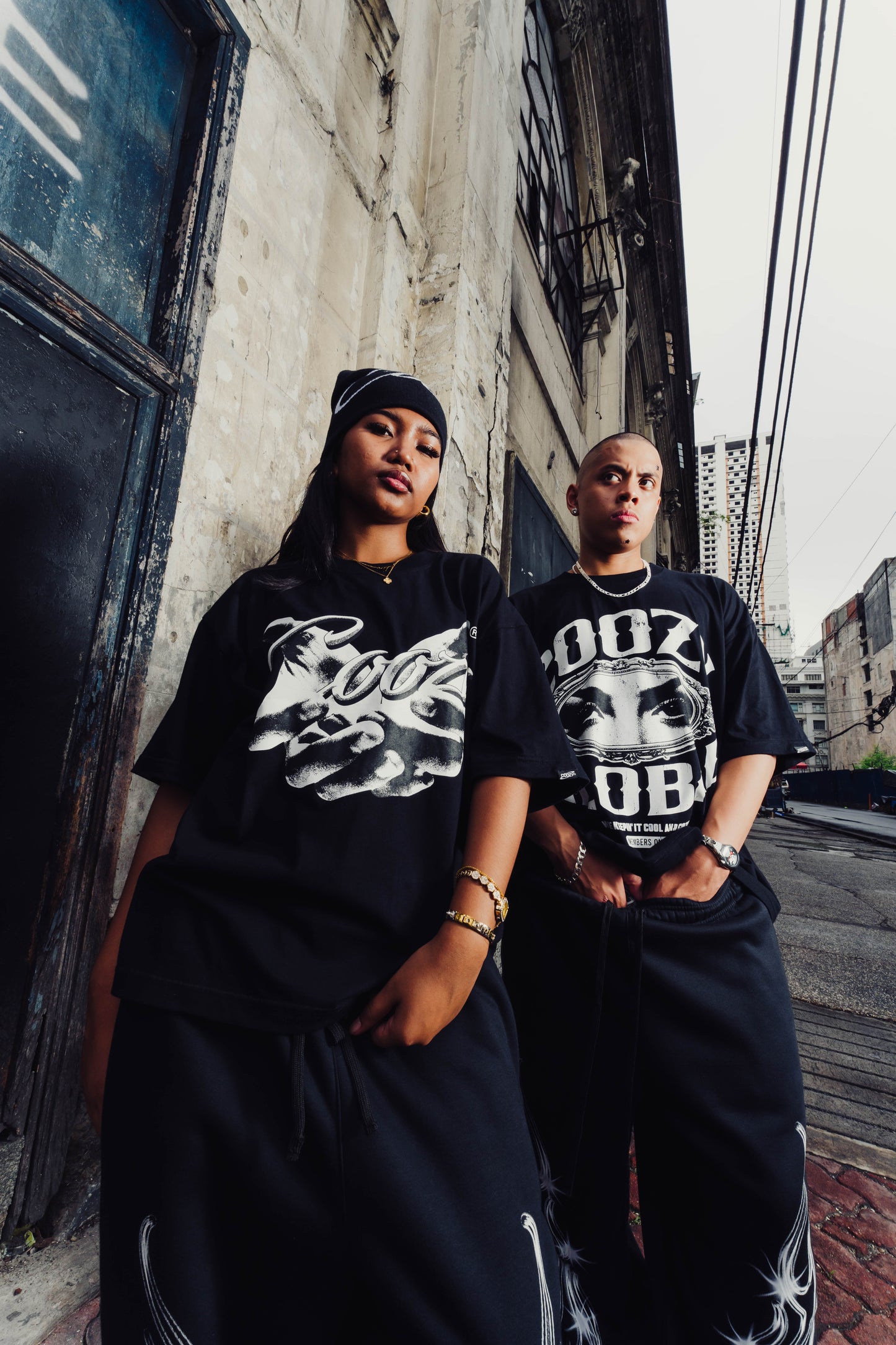 BLACK SIGNATURE HAND TEE