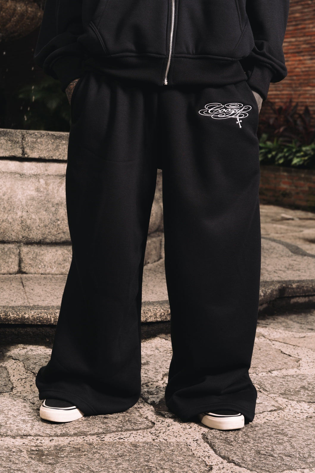 CORELINE EMBRO PANTS